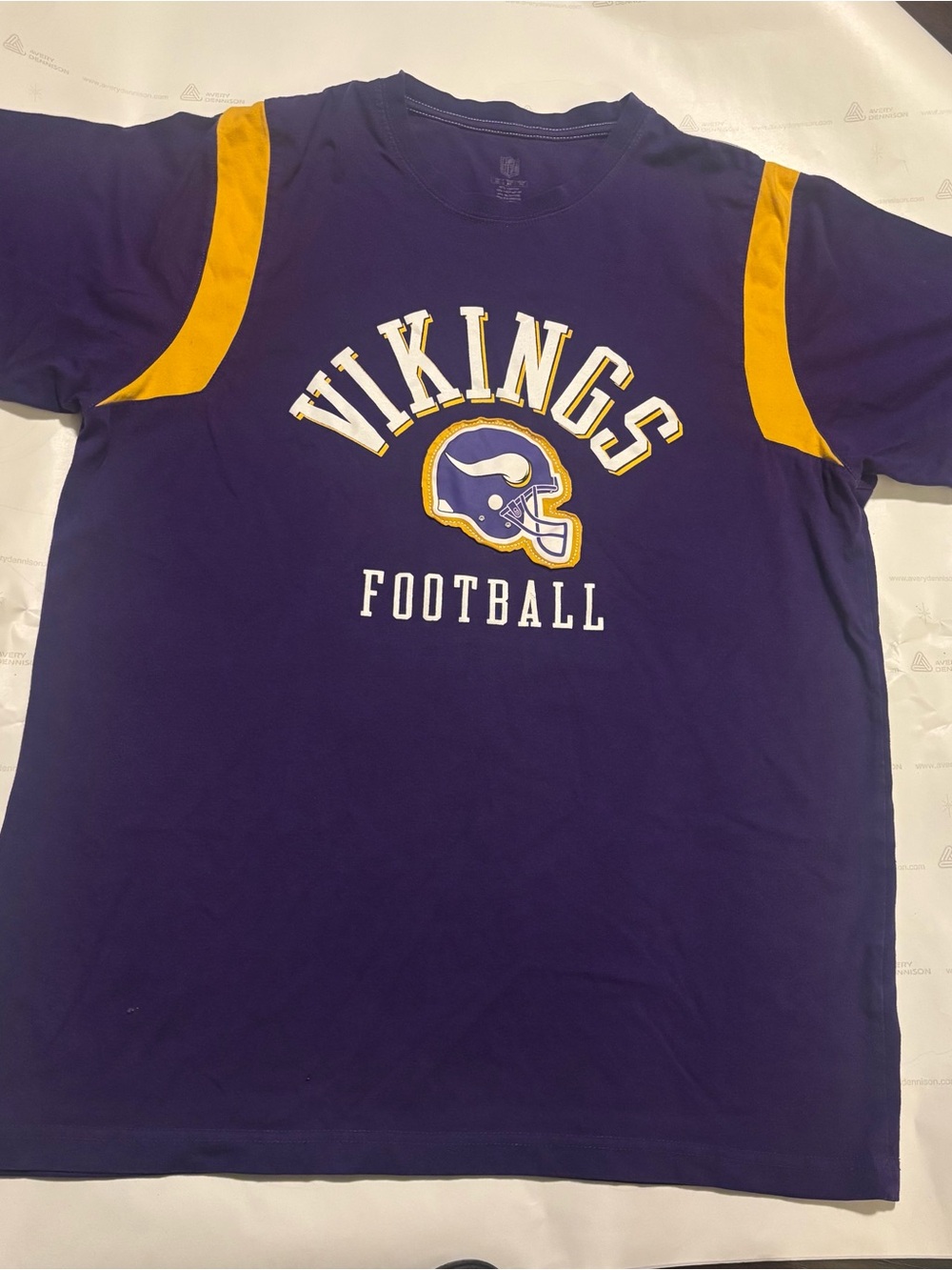 Size Large NFL Minnesota Vikings Football Short Sleeve Tee - Purple/Gold